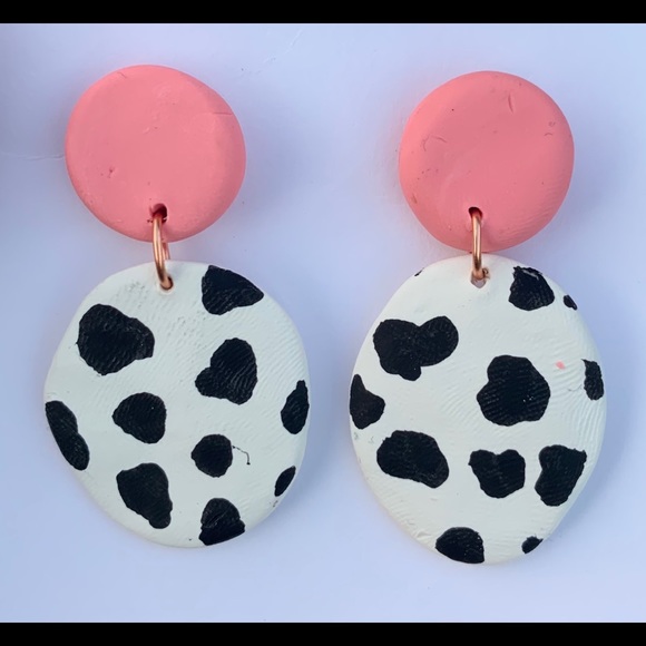 Cow Print Earrings 🐮 - Picture 3 of 3